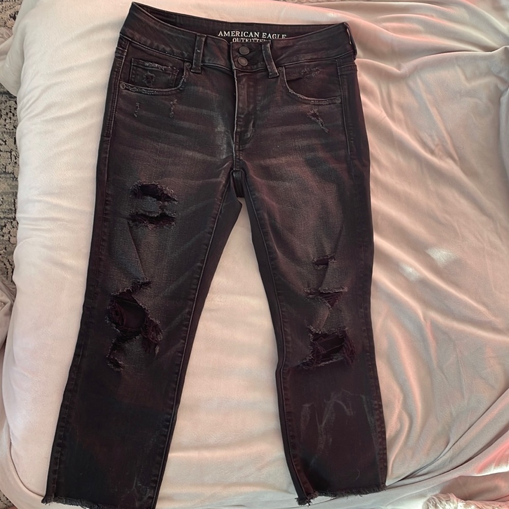 American Eagle black jean cut off crops. “Artist crop” size 8 SHORT EUC